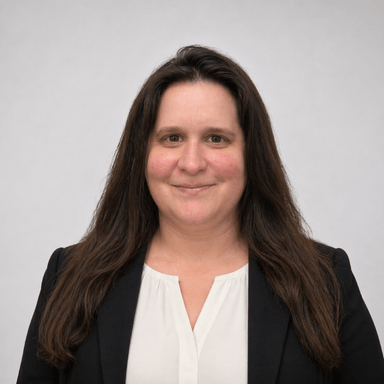 Lea Robarts headshot